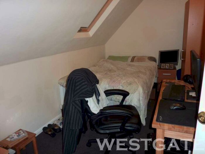 5 Bedroom Terraced House To Rent In St Peters Road, University Area, RG6