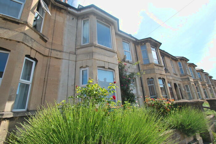 2 Bedroom Apartment To Rent In Lower Bristol Road, Bath, BA2