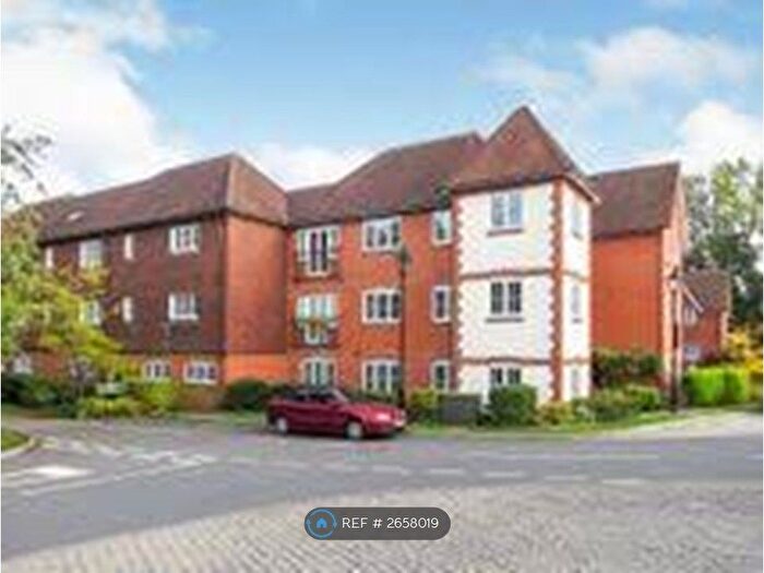 2 Bedroom Flat To Rent In Lower Village, Haywards Heath, RH16