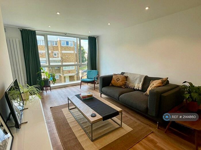 2 Bedroom Maisonette To Rent In Lulworth Court, London, N1
