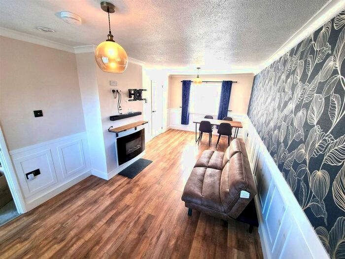 2 Bedroom Property To Rent In Brongwinau, Comins Coch, Aberystwyth, SY23