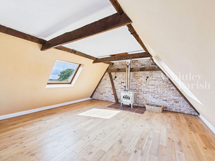 2 Bedroom Barn Conversion For Sale In The Street, Redgrave, IP22