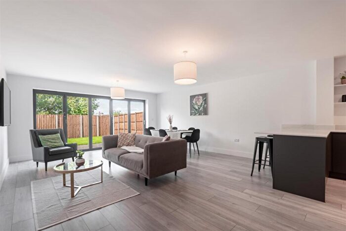 3 Bedroom Detached House For Sale In Clarke Close, Stansted, CM24