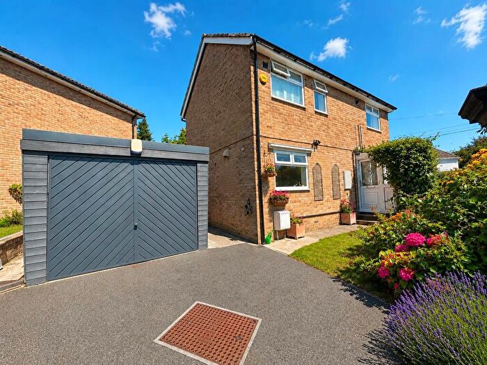 3 Bedroom Detached House For Sale In Oakleigh Road, Clayton, Bradford, BD14