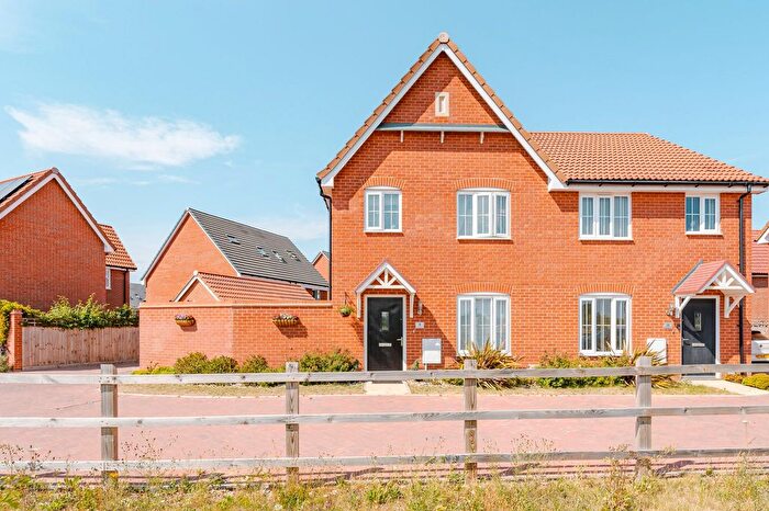 3 Bedroom Semi-Detached House For Sale In Irwin Way, Bury St. Edmunds, IP32