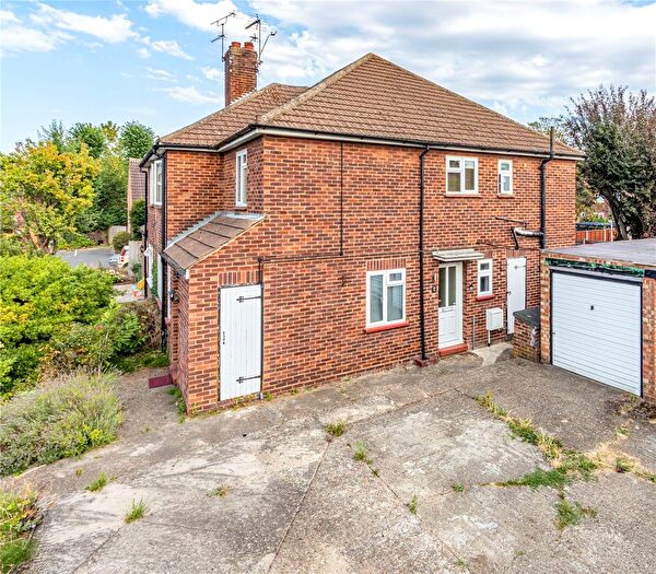 2 Bedroom Maisonette For Sale In Royston Road, Byfleet, West Byfleet, Surrey, KT14