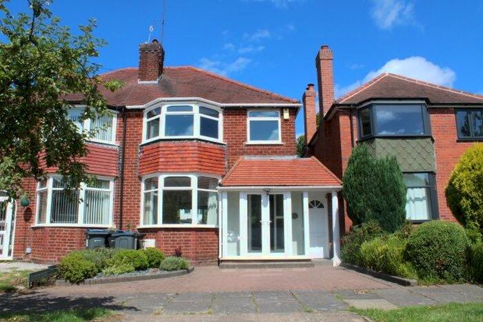 3 Bedroom Semi-Detached House To Rent In Glyn Farm Road, Birmingham, B32