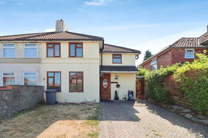 3 Bedroom Semi Detached House For Sale In Rose Walk, Bristol, Somerset, BS16