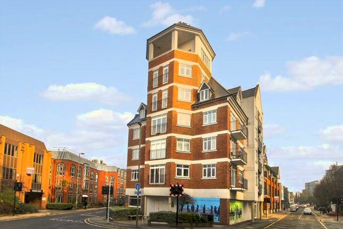 2 Bedroom Flat To Rent In Goldsworth Road, Woking, Surrey, GU21