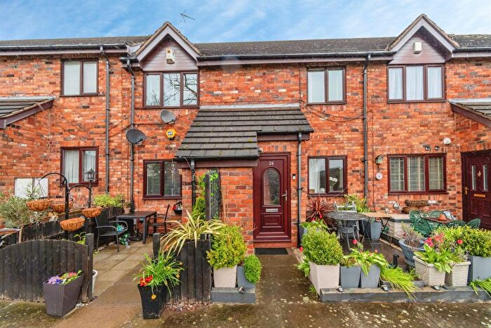 2 Bedroom Maisonette For Sale In Ridding Lane, Wednesbury, WS10