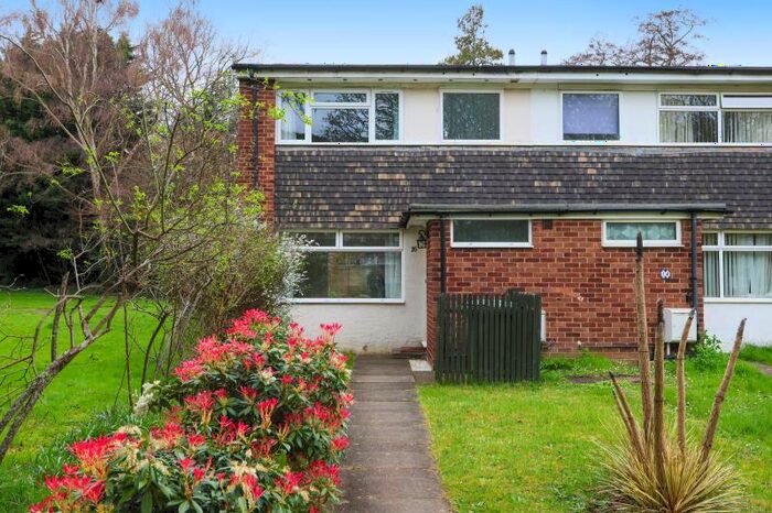 3 Bedroom Property To Rent In Trafalgar Drive, Walton On Thames, Surrey, KT12