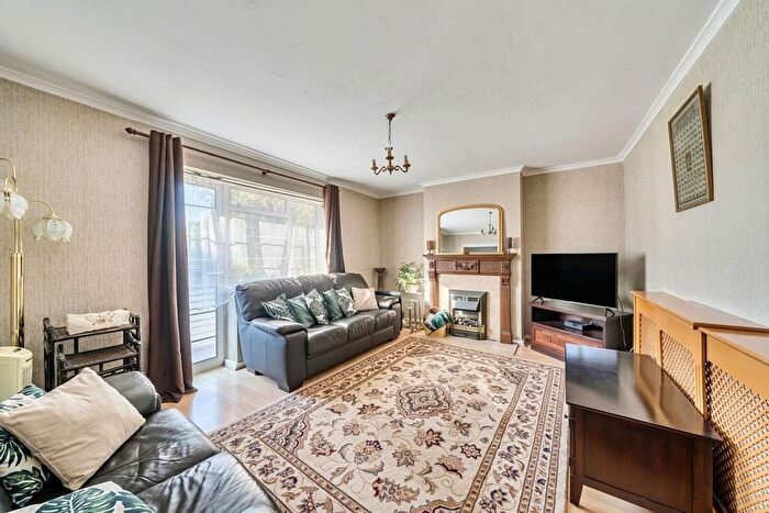 2 Bedroom Flat For Sale In Garden Close, Ruislip, HA4
