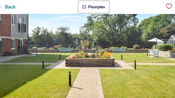 1 Bedroom Flat For Sale In Pilots View, Chatham, ME4