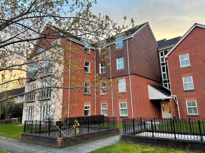 2 Bedroom Flat To Rent In Birch Meadow Close, Warwick, CV34