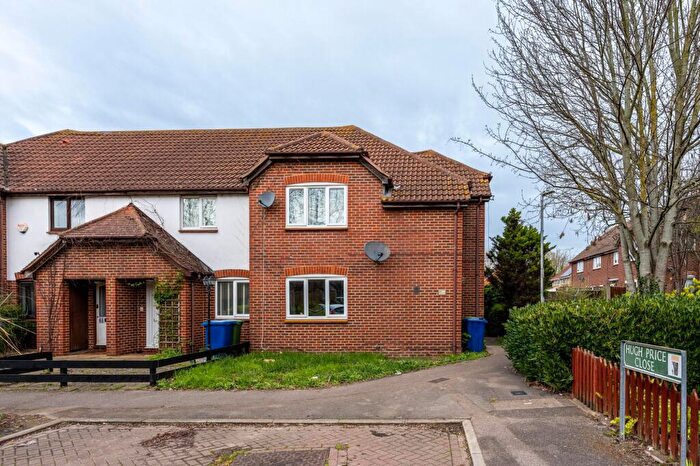 2 Bedroom End Of Terrace House For Sale In Hugh Price Close, Murston, ME10