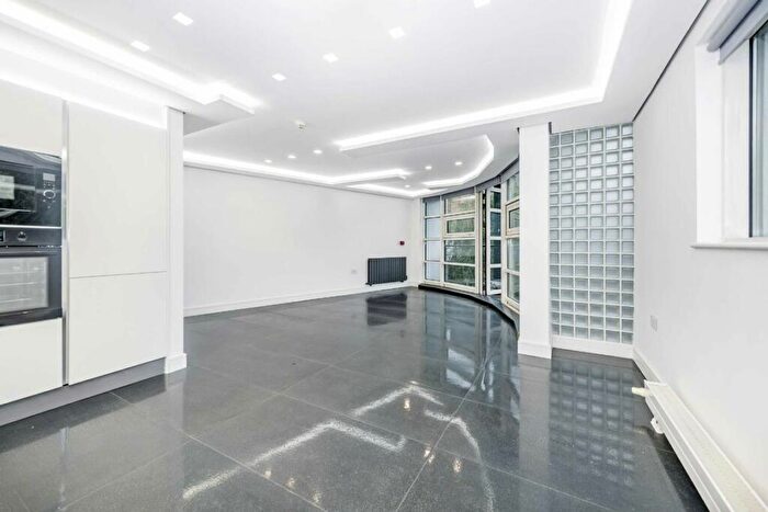 1 Bedroom Flat To Rent In Royal College Street, Camden, NW1