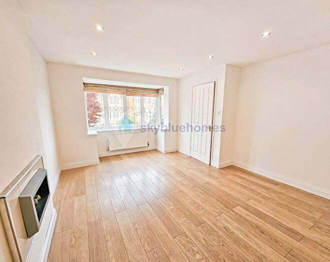 3 Bedroom Semi Detached House To Rent In Isobella Road, Leicester, LE3