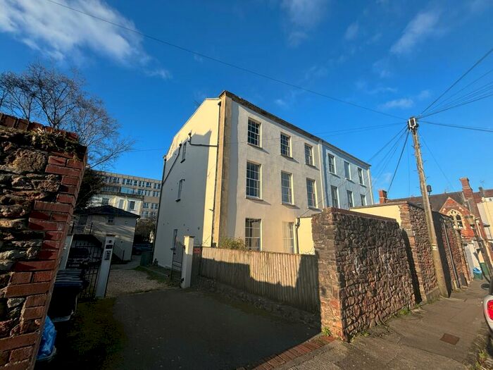 3 Bedroom Flat To Rent In Wetherell Place, Clifton, Bristol, BS8