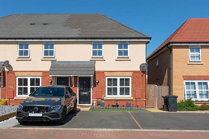 3 Bedroom End Of Terrace House For Sale In Larch Close, Stotfold, Hertfordshire, SG5