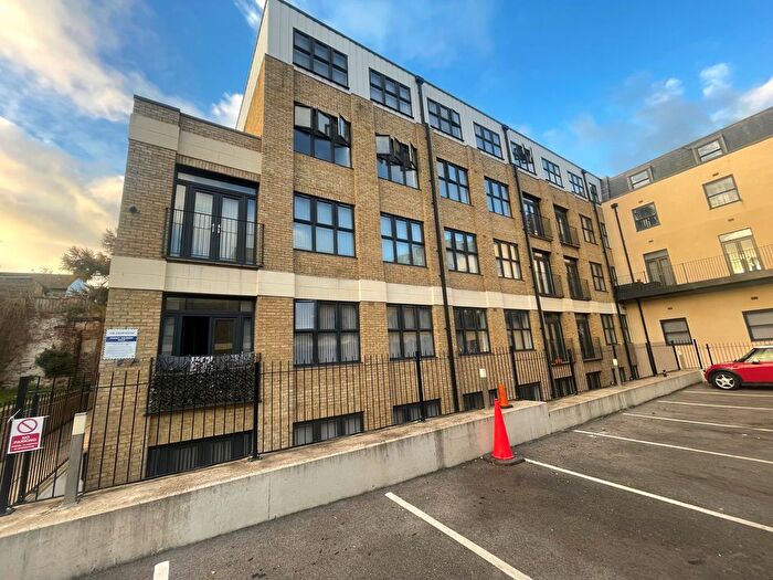 2 Bedroom Flat To Rent In Queensbridge Drive, Ramsgate, CT11