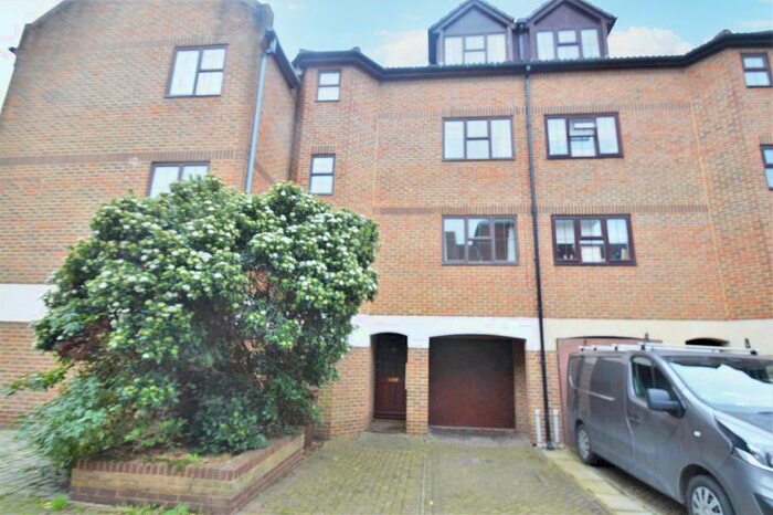 3 Bedroom House To Rent In Esplanade, Rochester, ME1