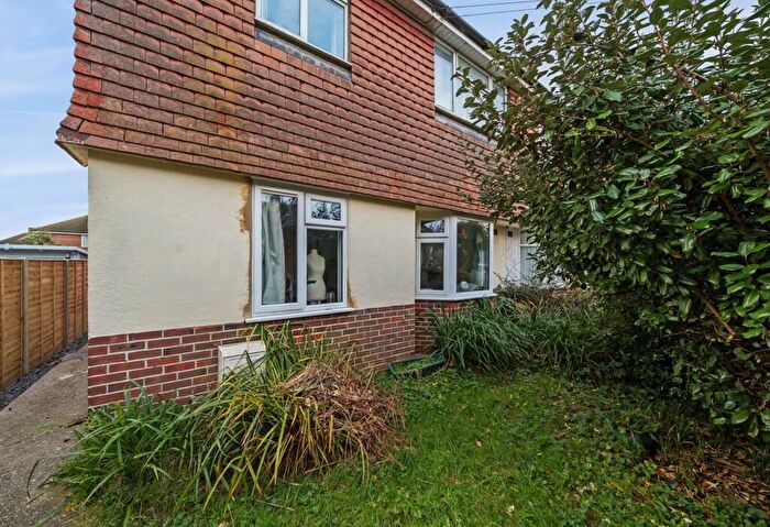 2 Bedroom Flat To Rent In Spencers Road, Horsham, West Sussex, RH12