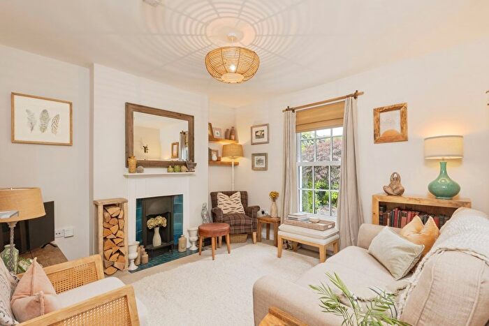 2 Bedroom End Of Terrace House For Sale In High Street, Rusthall, Tunbridge Wells, Kent, TN4
