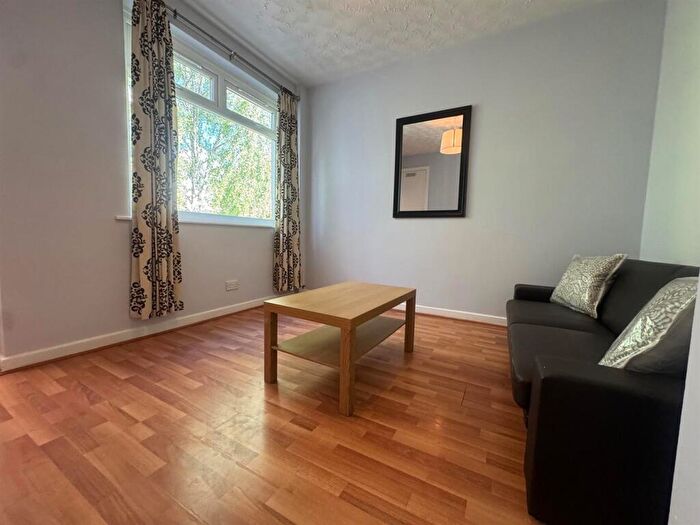 1 Bedroom Flat To Rent In Wellmead Close, Manchester, M8