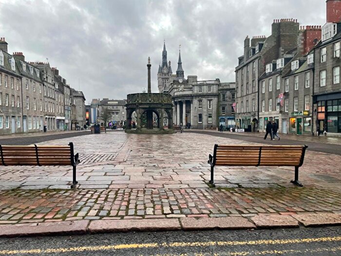 2 Bedroom Flat To Rent In Castle Street, City Centre, Aberdeen, AB11