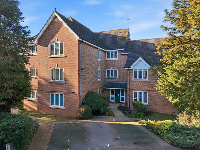 2 Bedroom Property For Sale In Village Park Close, Enfield, EN1