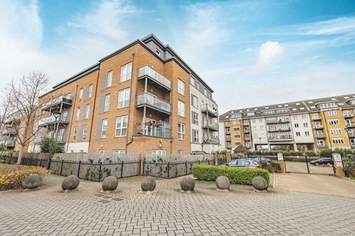 3 Bedroom Flat For Sale In Wintergreen Boulevard, West Drayton, UB7