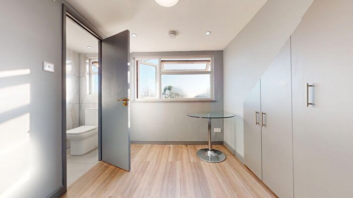 1 Bedroom Flat To Rent In Gunnersbury Lane, London, W3