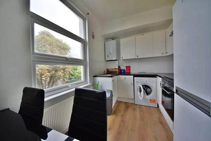 4 Bedroom Flat To Rent In Tollington Road, London, N7