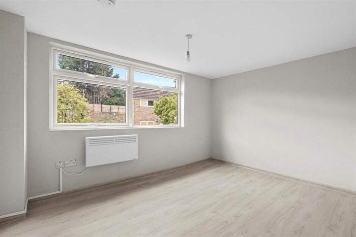 1 Bedroom Flat To Rent In Pettifer Way, High Wycombe, HP12