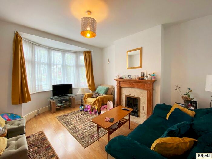 3 Bedroom Terraced House To Rent In Braunstone Lane, Leicester, LE3