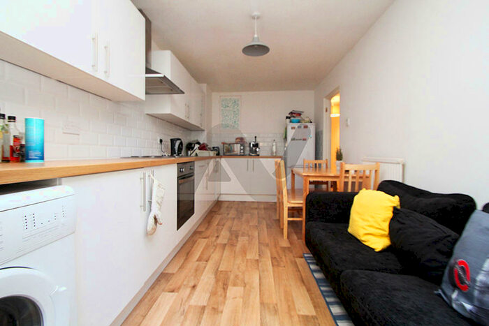 3 Bedroom Maisonette To Rent In Salisbury Walk, London, N19
