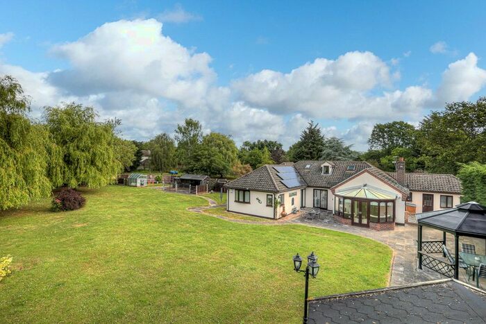 2 Bedroom Bungalow For Sale In Little Warley Hall Lane, Little Warley, CM13