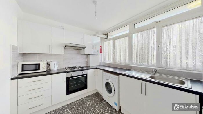 3 Bedroom Maisonette To Rent In Brockmer House, Crowder Street, Tower Hill, London, E1