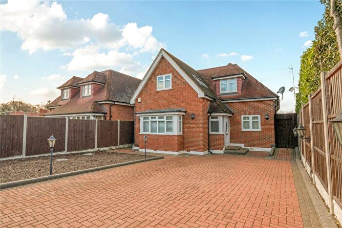 4 Bedroom Detached House For Sale In Park Road, New Barnet, EN4