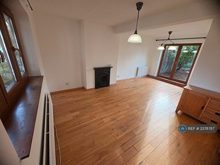 3 Bedroom Semi-Detached House To Rent In Bostall Lane, London, SE2
