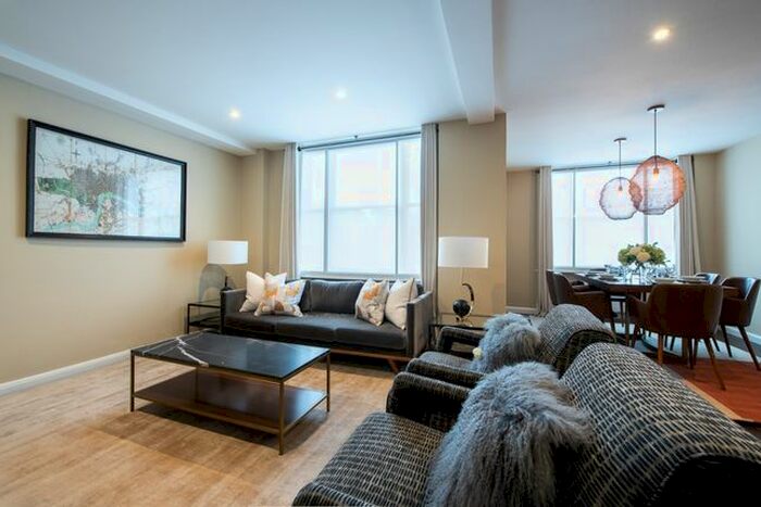 3 Bedroom Flat To Rent In Hill Street, London, W1J