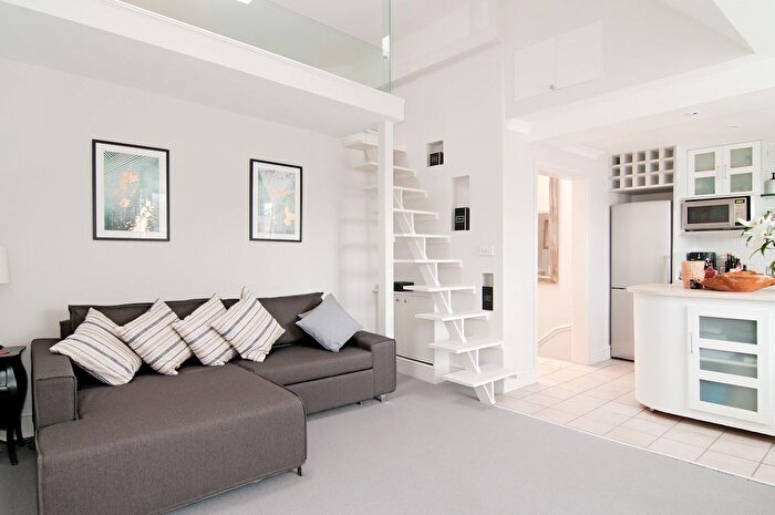 1 Bedroom Flat To Rent In Ladbroke Gardens, London, W11