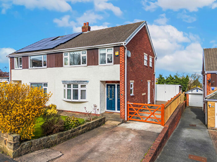 Semi Detached House For Sale In Highfield Close, Gildersome, Leeds, LS27