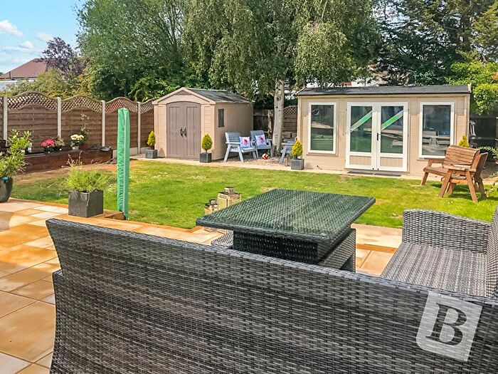 4 Bedroom Detached House For Sale In Elmdene Avenue, Emerson Park, RM11