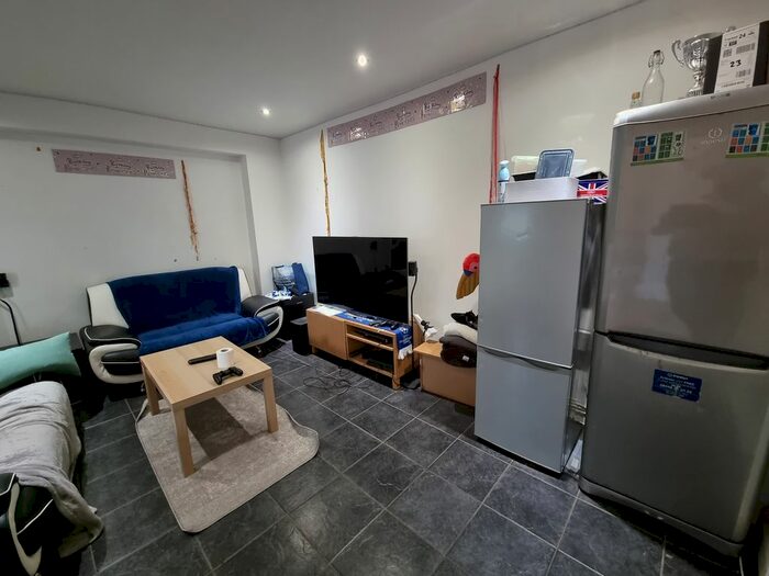 5 Bedroom Semi-Detached House To Rent In Morrell Avenue, Oxford, OX4