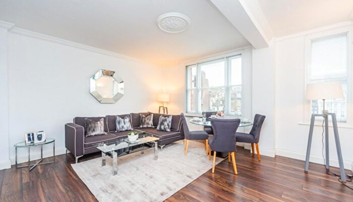 2 Bedroom Flat To Rent In Hill Street, Mayfair, London, W1J