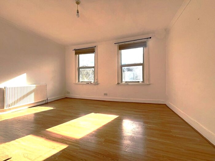 2 Bedroom Maisonette To Rent In Chiswick Road, Edmonton, N9