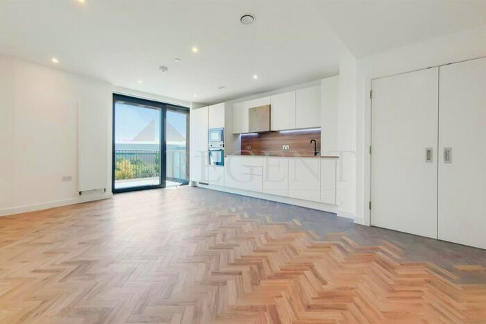 2 Bedroom Apartment To Rent In Skyline Apartments, Makers Yard, E3