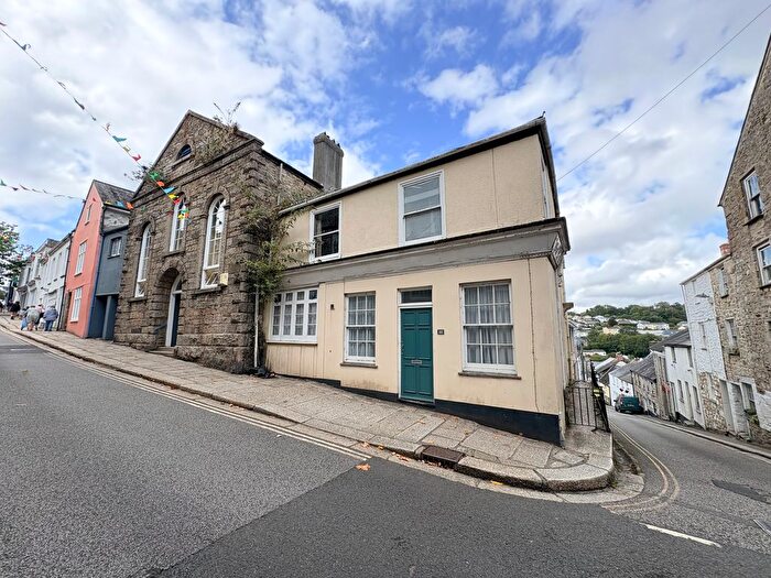 3 Bedroom Flat To Rent In St. Gluvias Street, Penryn, TR10