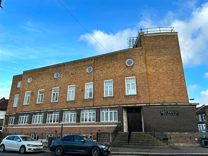 2 Bedroom Flat To Rent In Francis Road, Leyton, London, E10